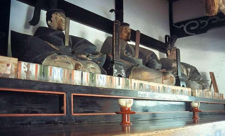 The Japan we fail to see - Dynastic tables - Fontana Editore