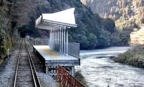 La "non stazione" delle ferrovie giapponesi Fontana Editore